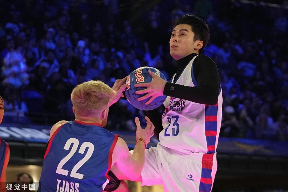 用短传配合 用短传配合